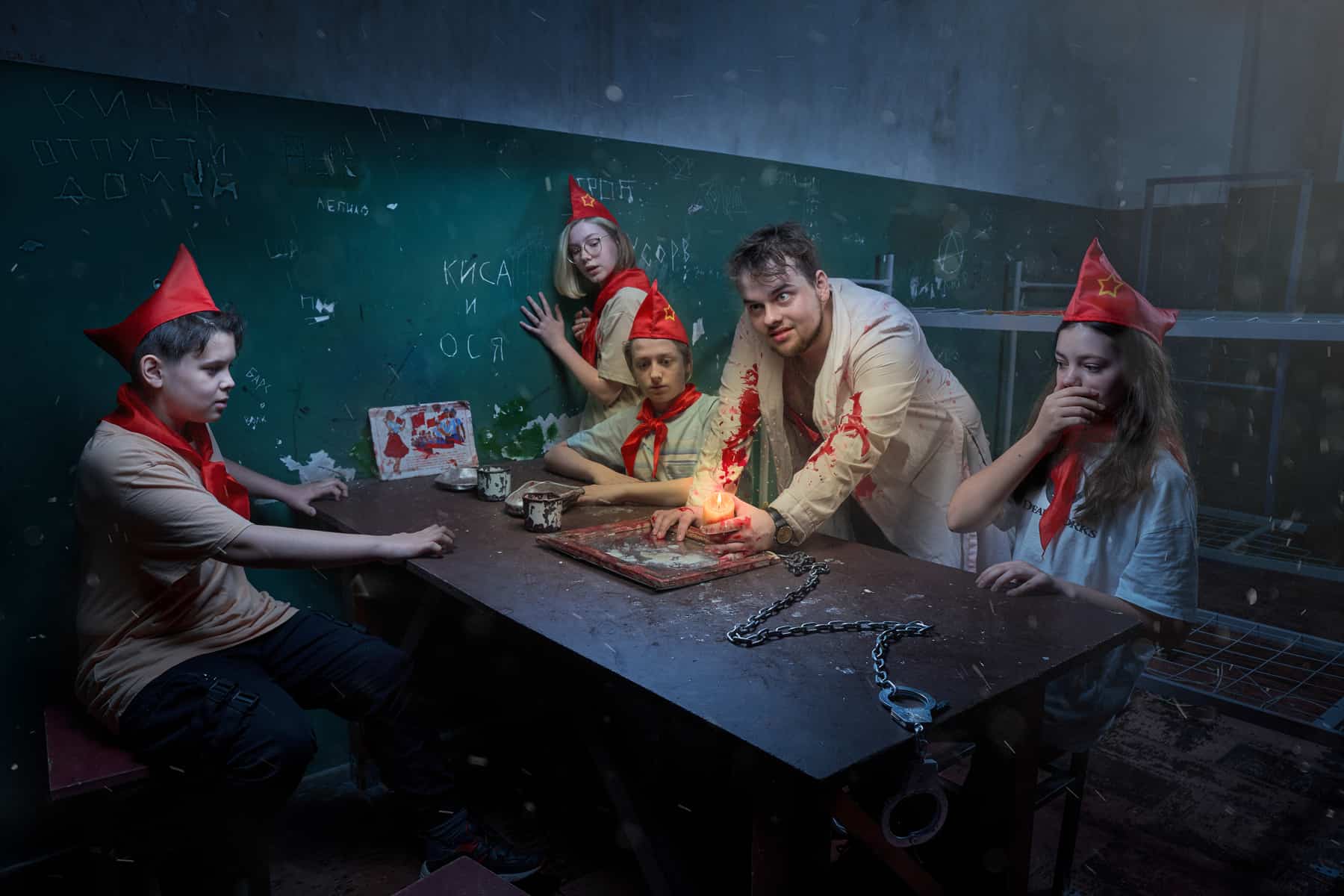 Лагерь строгого режима: спиритический сеанс